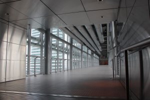 A Skybridge még üresen