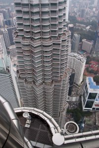 A másik torony lefelé