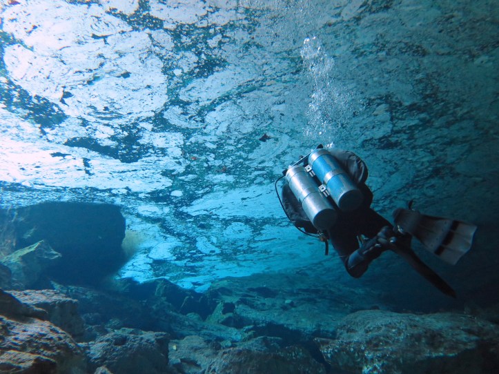 Mintha jég alatt merülnénk