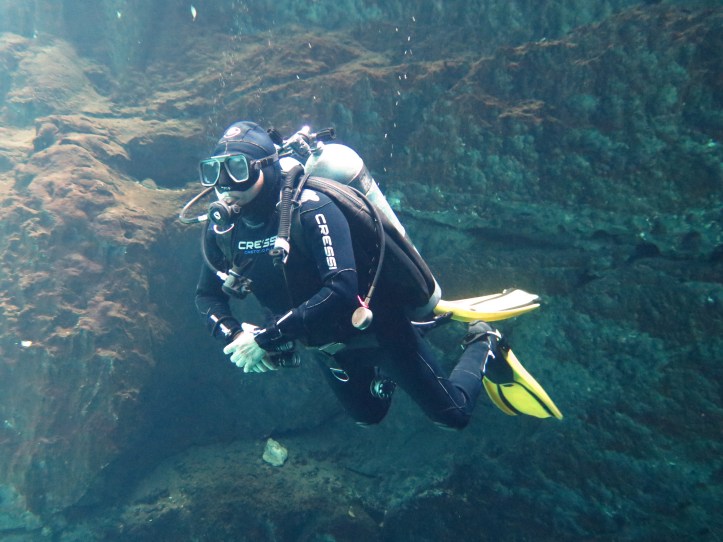 Chino majdnem alszik a biztonsági megálló közben :)